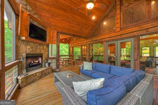 187 Hayden Way Drive, Morganton, GA 30560