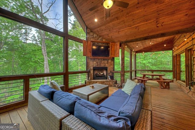 187 Hayden Way Drive, Morganton, GA 30560