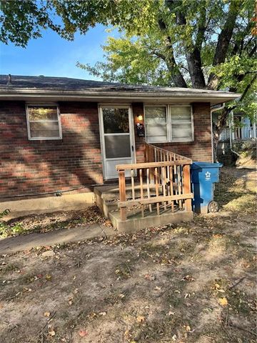 11224, 11226, 11228 Felton Street, Sugar Creek, MO 64054