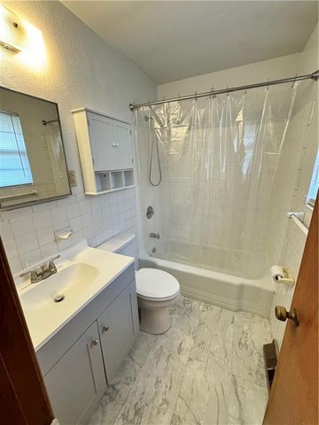 11224, 11226, 11228 Felton Street, Sugar Creek, MO 64054