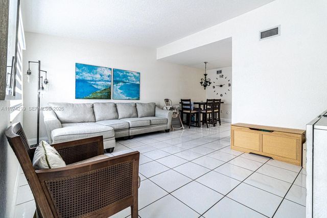 6926 NW 166th Ter 1302, Miami Lakes, FL 33014