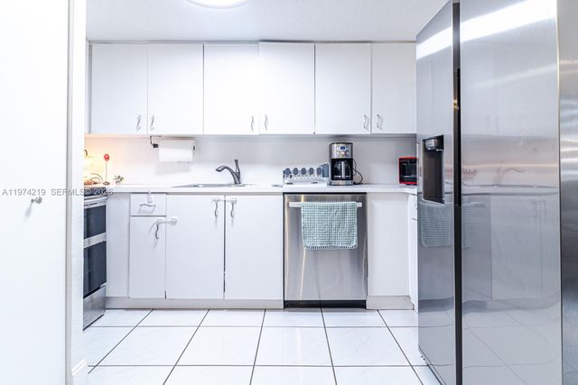 6926 NW 166th Ter 1302, Miami Lakes, FL 33014