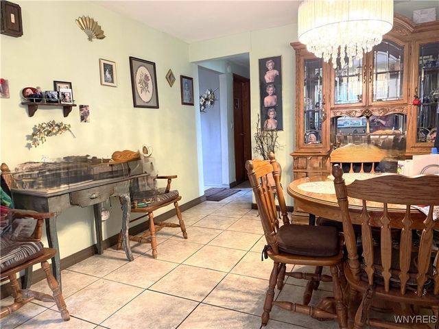 10 Woodbine Place, Cheektowaga, NY 14225