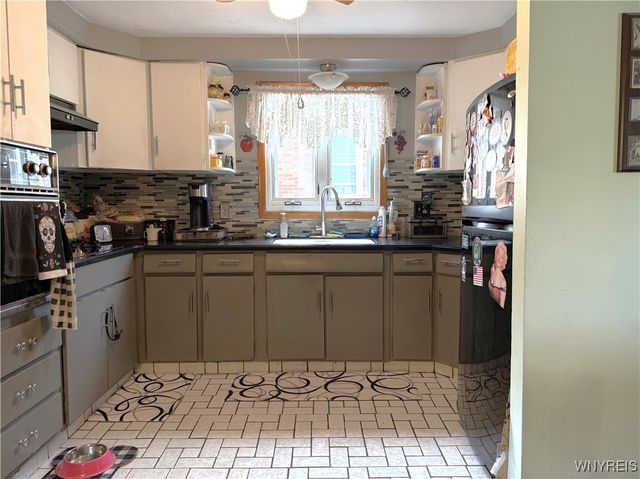 10 Woodbine Place, Cheektowaga, NY 14225