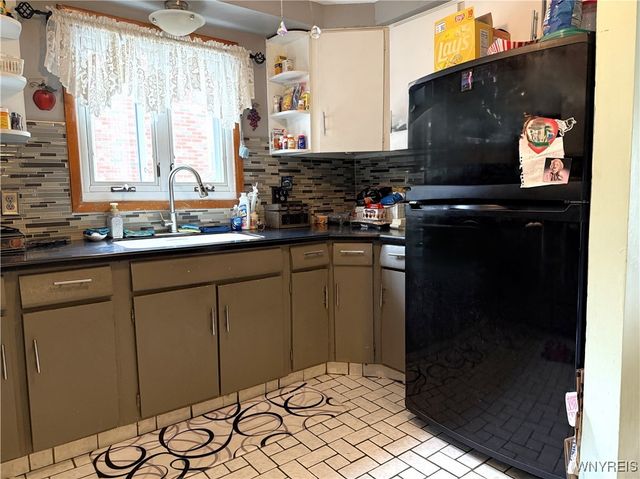 10 Woodbine Place, Cheektowaga, NY 14225