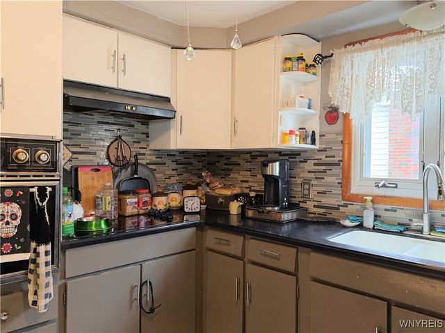 10 Woodbine Place, Cheektowaga, NY 14225