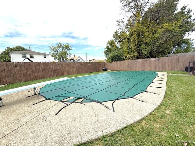 10 Woodbine Place, Cheektowaga, NY 14225