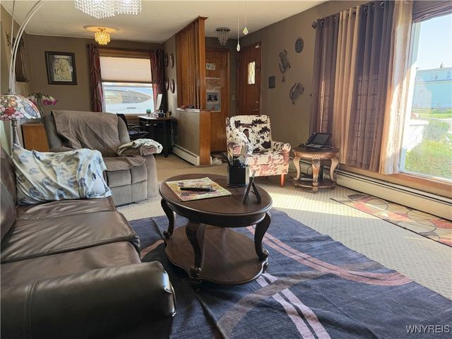 10 Woodbine Place, Cheektowaga, NY 14225