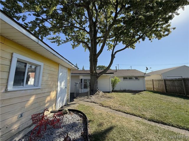 10 Woodbine Place, Cheektowaga, NY 14225