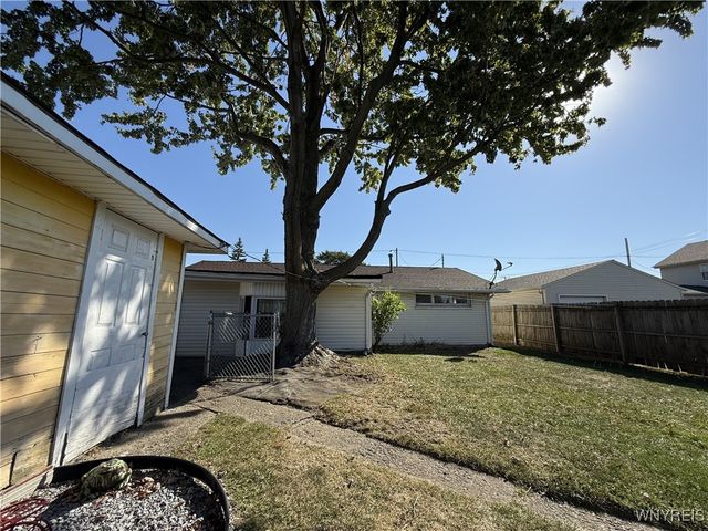 10 Woodbine Place, Cheektowaga, NY 14225