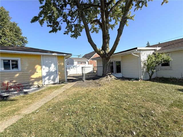 10 Woodbine Place, Cheektowaga, NY 14225