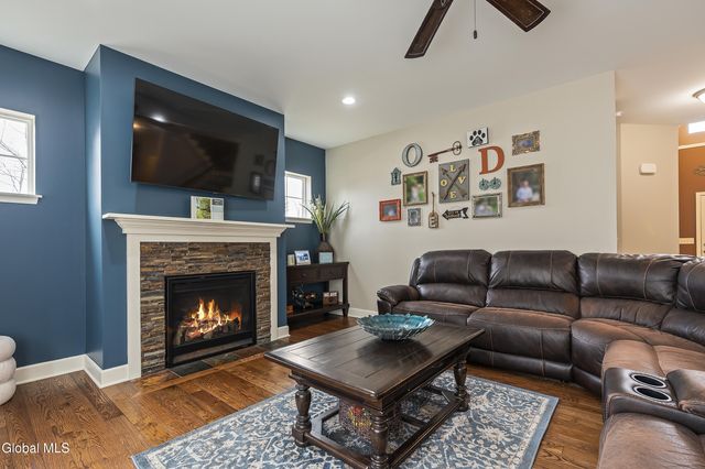 11 Larchwood Lane, South Glens Falls, NY 12803