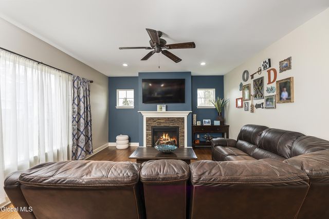 11 Larchwood Lane, South Glens Falls, NY 12803