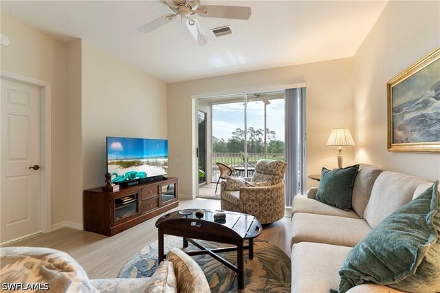 8247 Parkstone PL 206, Naples, FL 34120