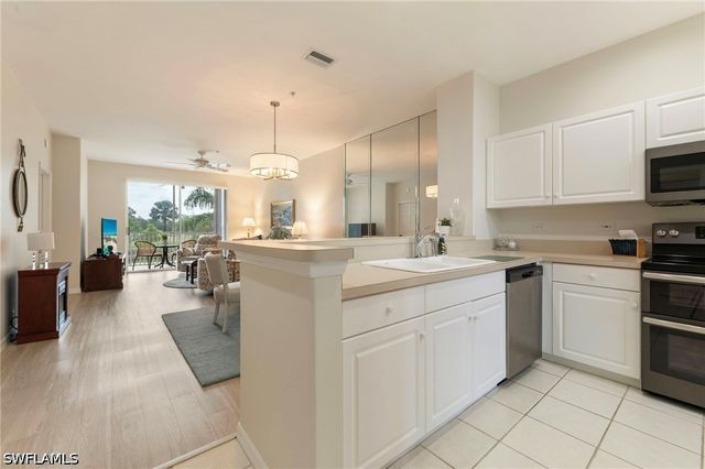 8247 Parkstone PL 206, Naples, FL 34120