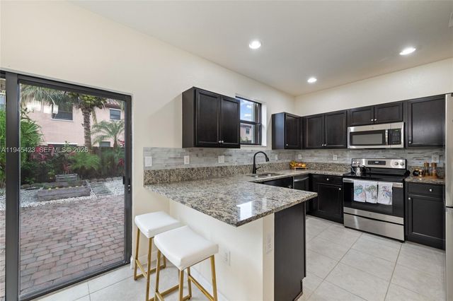 3777 SE 3rd St, Homestead, FL 33033