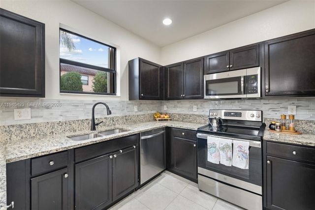 3777 SE 3rd St, Homestead, FL 33033