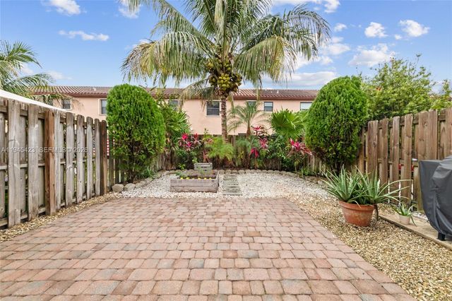 3777 SE 3rd St, Homestead, FL 33033