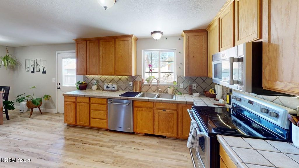 Image 7 of property listing at 452 Argenta Avenue, Winnemucca, NV 89445