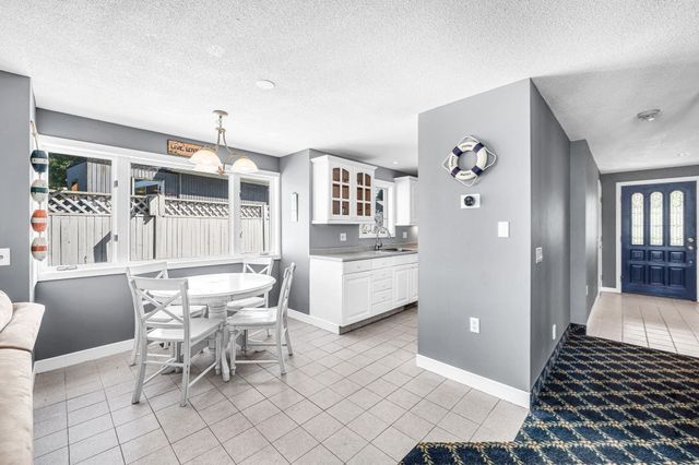 118 Berkshire Ave, Southwick, MA 01077