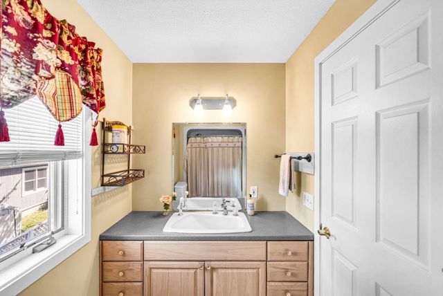 118 Berkshire Ave, Southwick, MA 01077