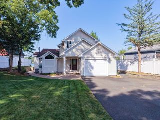 118 Berkshire Ave, Southwick, MA 01077