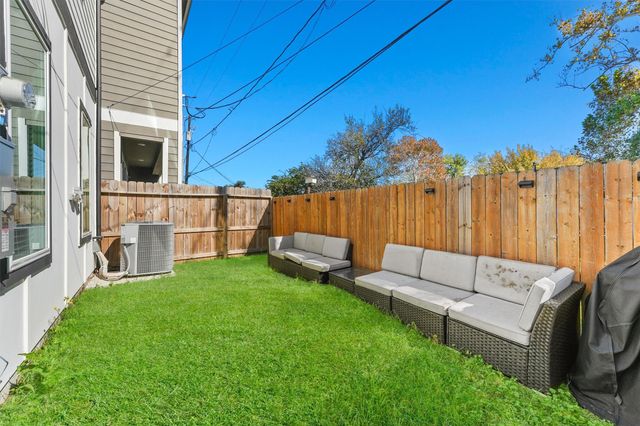 6704 Parker Grove Lane, Houston, TX 77076