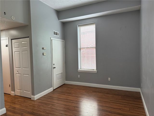 1203 W North Ave 102, Manchester, PA 15233