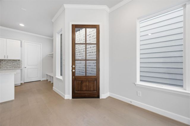 5523 Katy Freeway, Houston, TX 77007