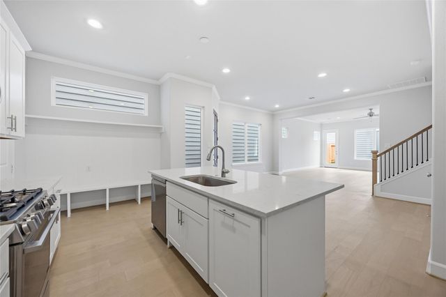 5523 Katy Freeway, Houston, TX 77007