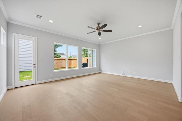 5523 Katy Freeway, Houston, TX 77007