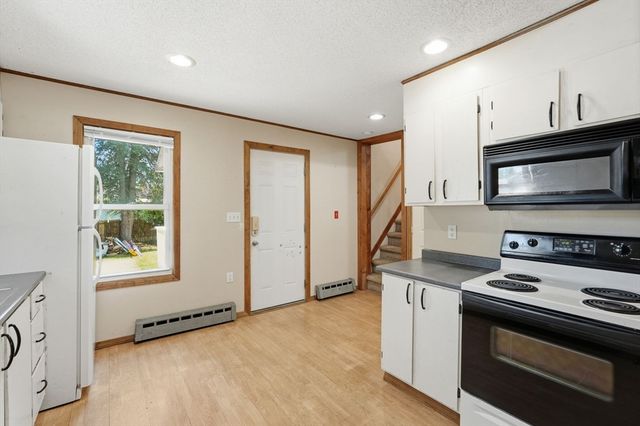 33 Baltimore Ave, Chicopee, MA 01020