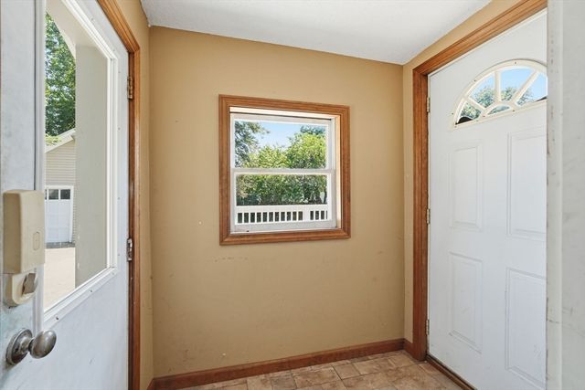 33 Baltimore Ave, Chicopee, MA 01020