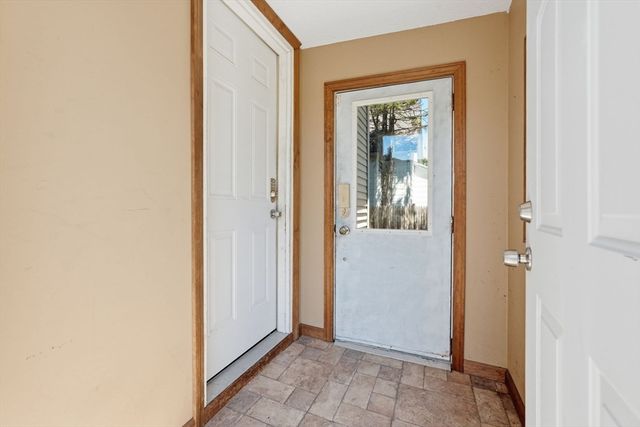 33 Baltimore Ave, Chicopee, MA 01020