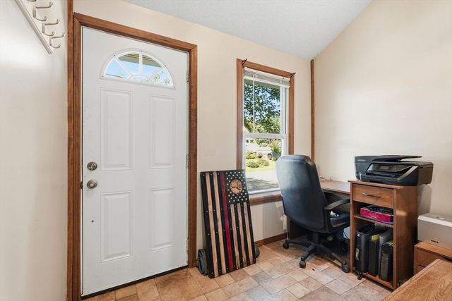 33 Baltimore Ave, Chicopee, MA 01020