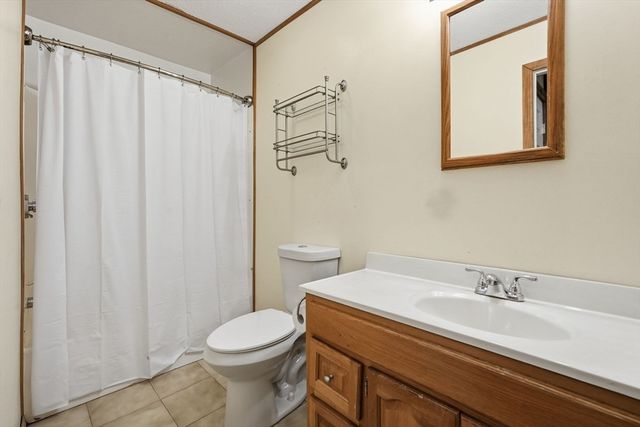 33 Baltimore Ave, Chicopee, MA 01020