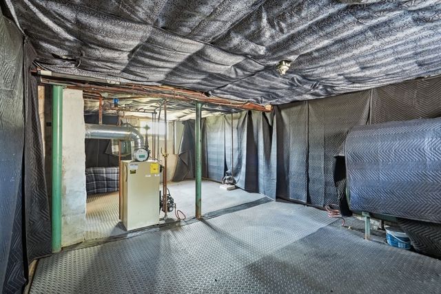 33 Baltimore Ave, Chicopee, MA 01020