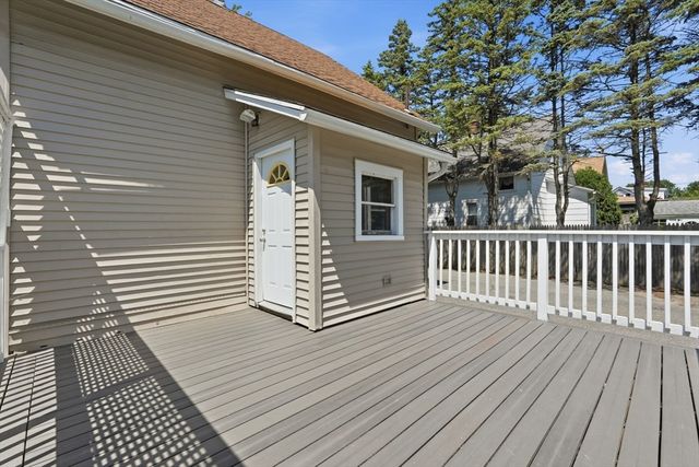 33 Baltimore Ave, Chicopee, MA 01020
