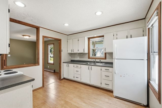 33 Baltimore Ave, Chicopee, MA 01020