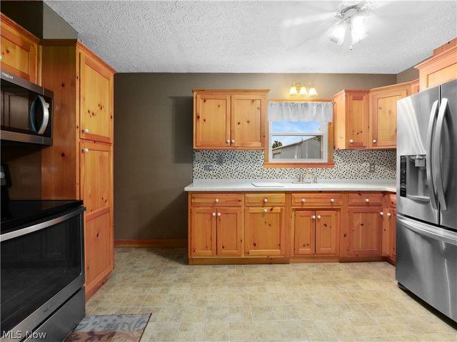 110 Railroad Street, Lagrange, OH 44050