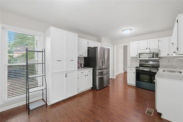 3513 Robin Lane, Acworth, GA 30101