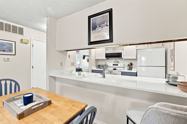 412 Faulkner Court, Ames, IA 50014