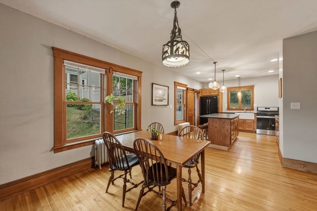2 Biltmore Rd, Worcester, MA 01602