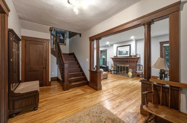 2 Biltmore Rd, Worcester, MA 01602