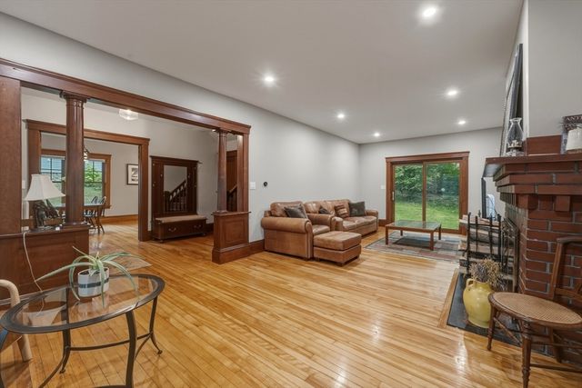 2 Biltmore Rd, Worcester, MA 01602