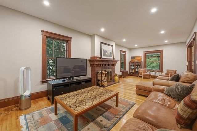 2 Biltmore Rd, Worcester, MA 01602