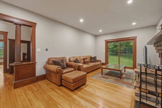 2 Biltmore Rd, Worcester, MA 01602