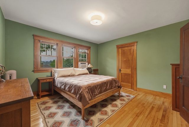 2 Biltmore Rd, Worcester, MA 01602