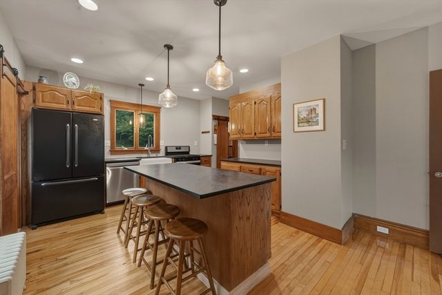 2 Biltmore Rd, Worcester, MA 01602
