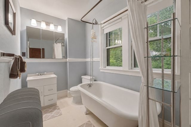 2 Biltmore Rd, Worcester, MA 01602